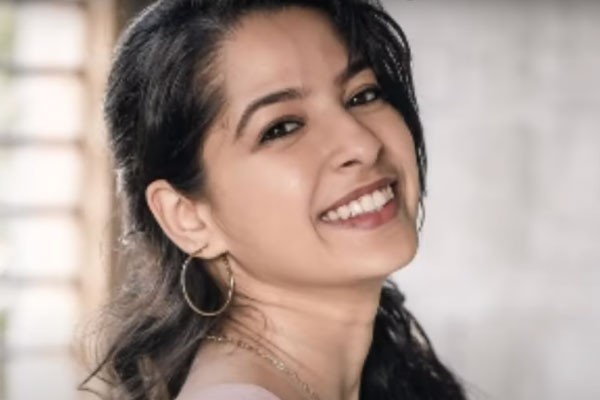 Mahanati Kannada Reality Show Contestant List With Photos