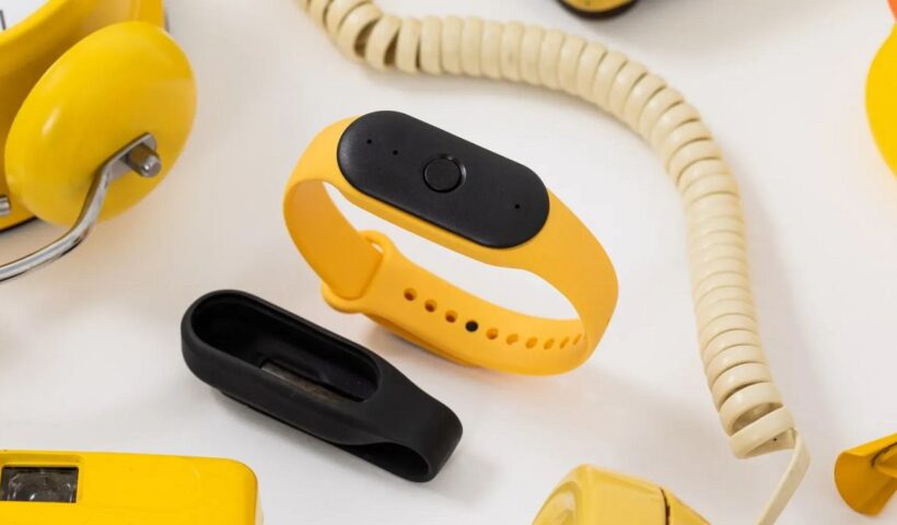 Bee AI wearable device illustrating the Bee Frontier and Eclipse launch