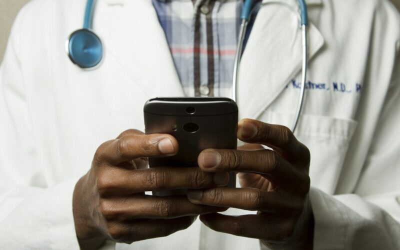 Doctor Explains How Modern Work Habits Affect Metabolic Health and Changes to Make