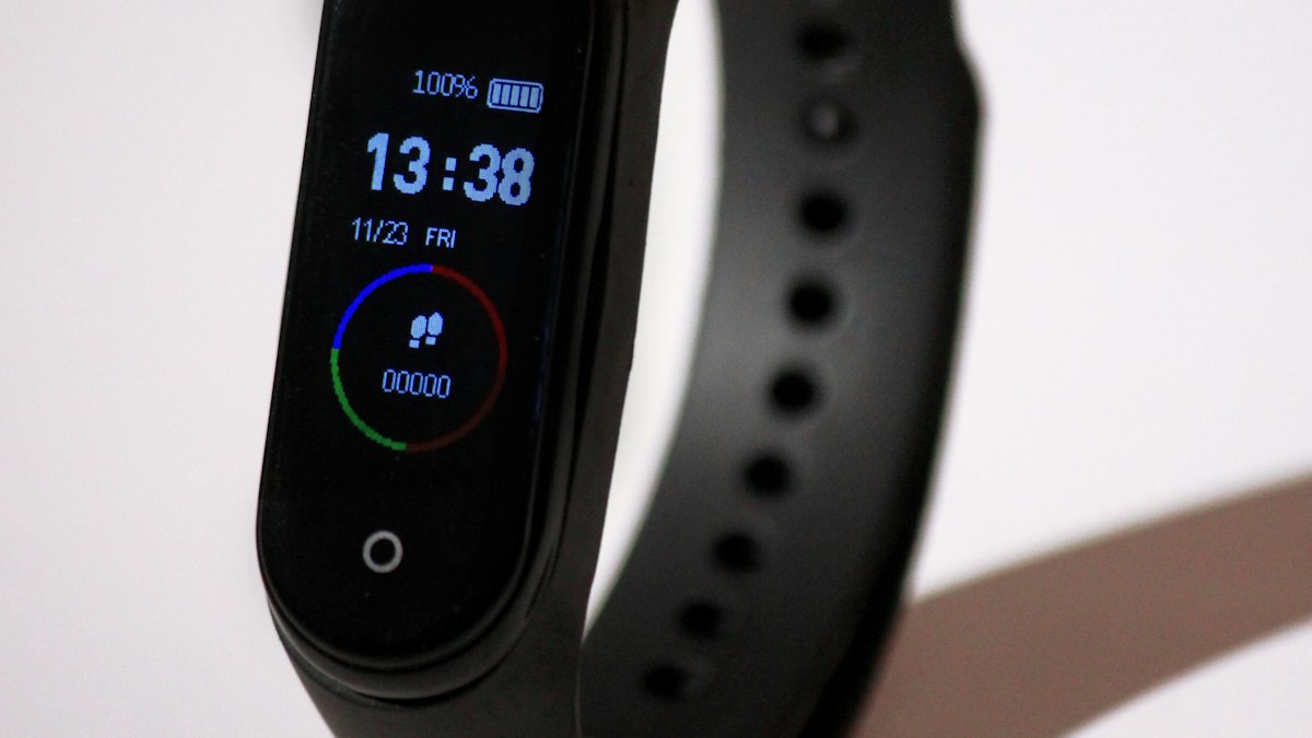 Smartwatches and Health Trackers: Can They Detect Health Problems?